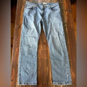 Wrangler Men’s 36 X 30 Slim Straight Medium Wash Jeans